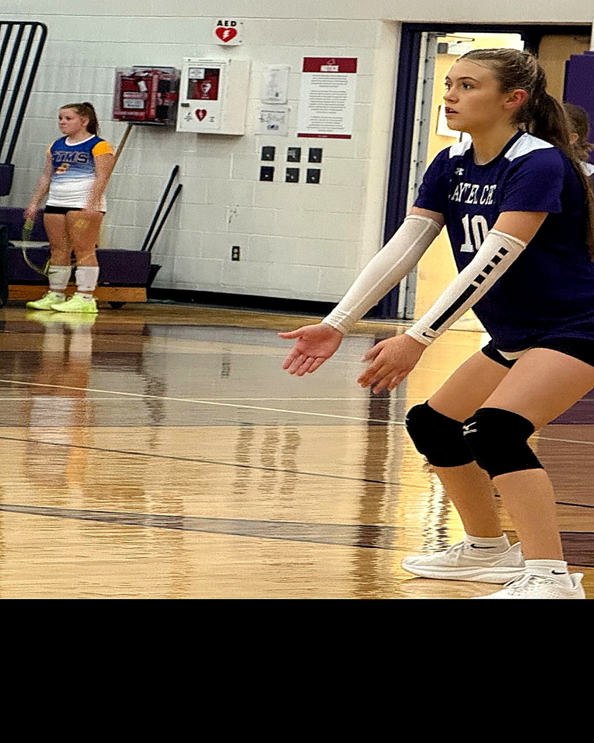 Jordan Young in serve receive